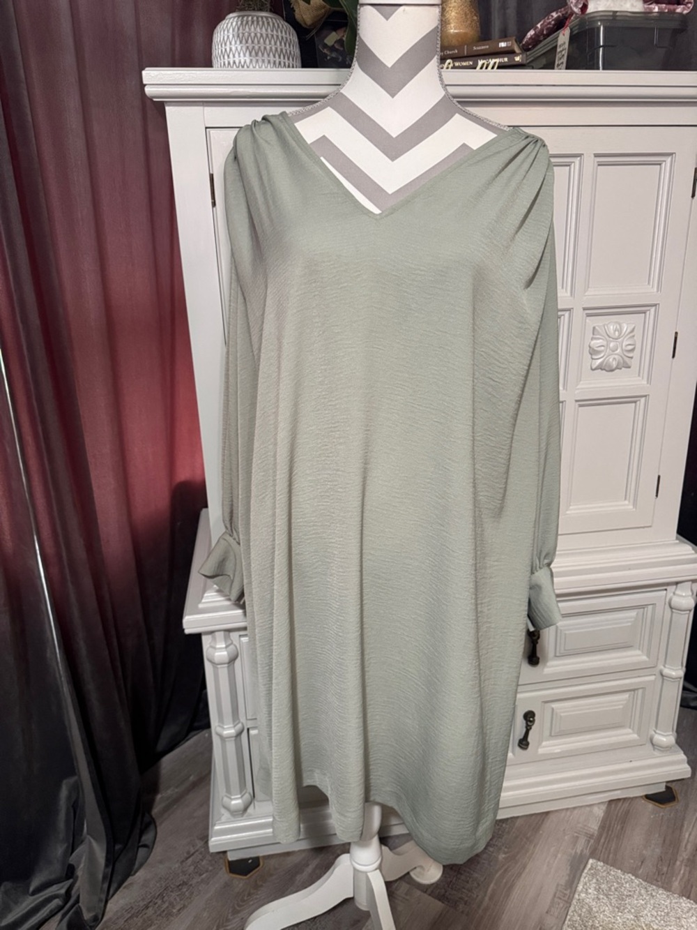 Prologue V-Neck Long Sleeve Sage Green Women’s Dress with Pockets Size Medium